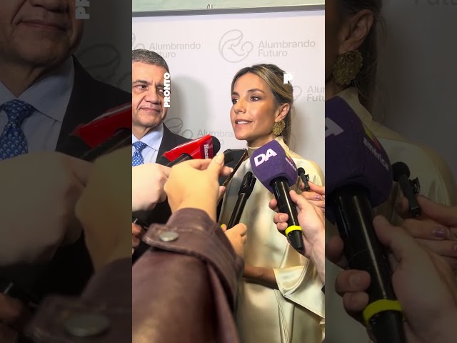 María Belén Ludueña junto a Jorge Macri hablando de Alumbrando Futuro, su nuevo proyecto social