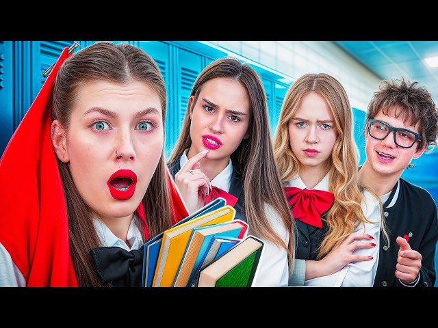 ¡Entré en la Escuela Más Estricta! ¡Primer Día en una Escuela Nueva!