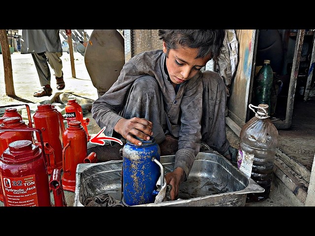 If Would Be Best if That Afghan man Repairs the 30 tons of Large Hydraulic Jack