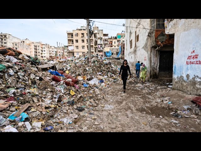 DELHI'S DIRTYEST SUBURBS | WalkingTour India 4k