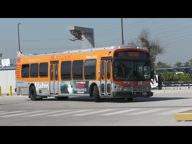 LACMTA - NABI Metro 45C CNG Route 910 Not in Service #8433
