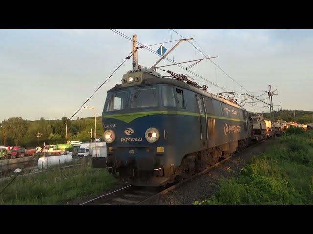 PKP Cargo | ET22 1215 Carrying Military Assets Through Podjuchy