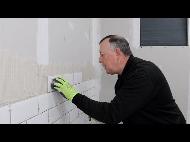 How to tile a wall