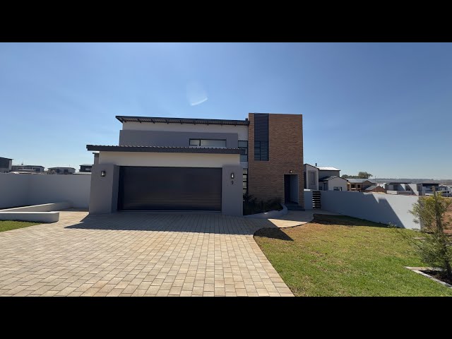 4 Bedroom Luxury House in Fountainbrook Estate