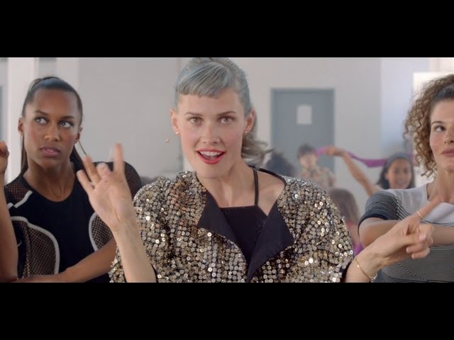 Oh Land - "Renaissance Girls" [Official Music Video]