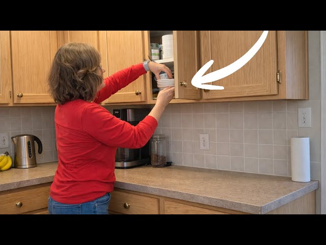 Put a kitchen plate on your wall (this is GENIUS!)