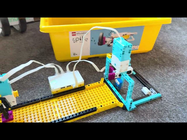 Can a LEGO SPIKE Prime robot score like Ronaldo? #coding #lego #legospikeprime #ronaldo#football 