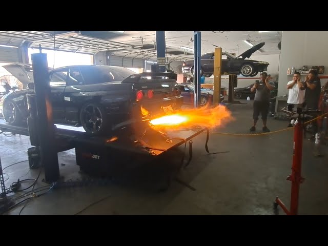 Nissan Skyline R32 GTR RB28 Stroker motor by RB Power Garage. A flame thrower