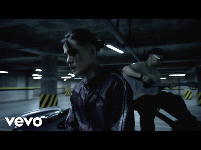 DEAN - Sometimes i hear Howlin' in my head