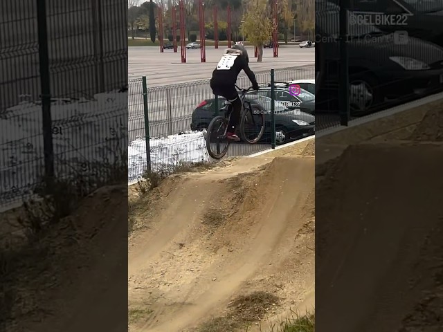 Ganando confianza!! 🦾🦾⚡️⚡️ 🥳🥳🙌🏻🙌🏻 #bike #bikelife #bikegirl #bikelifestyle #ride #bikepark