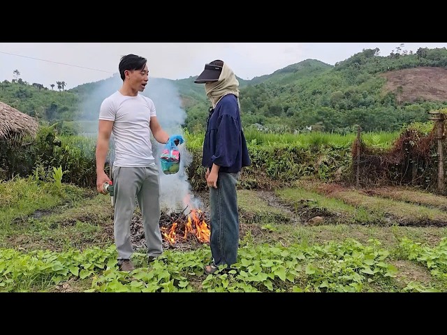 Sinh continued to beg Bảo for forgiveness; this time, Bảo was truly furious.