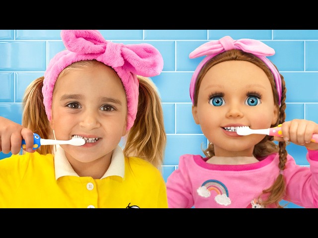 ¡La rutina matutina de Alice con su muñeca! ¡Está viva!